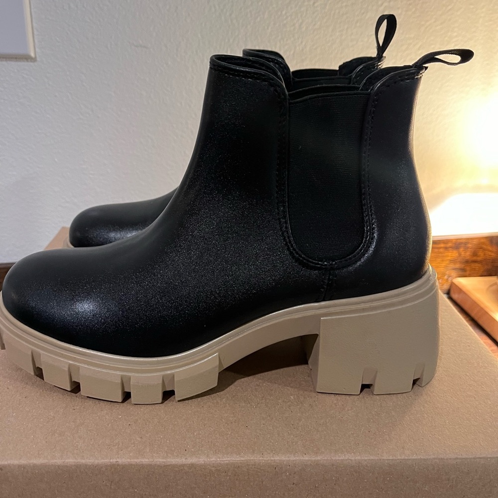 Black Chunky Steve Madden Boots - Picture 3 of 5